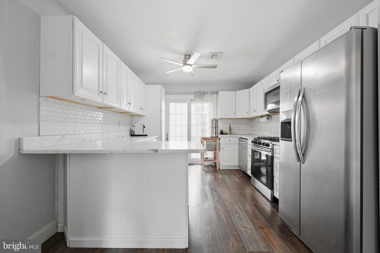 533 Titan Street photo 11