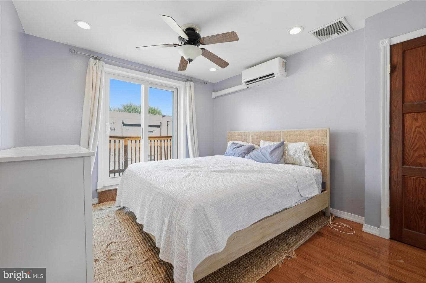 533 Titan Street photo 21