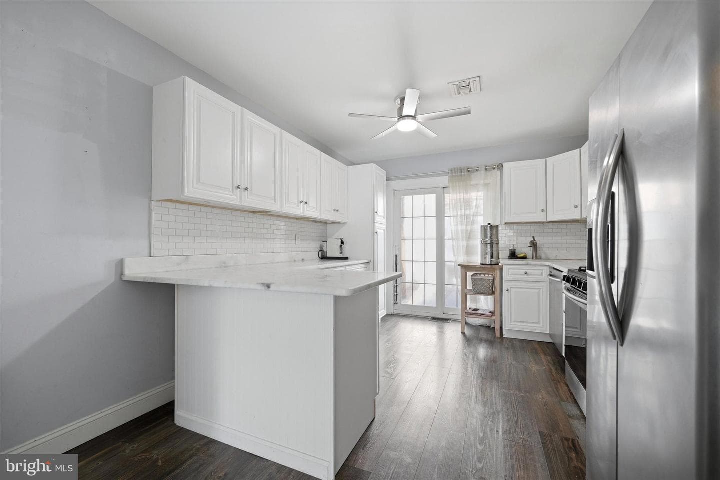 533 Titan Street photo 7