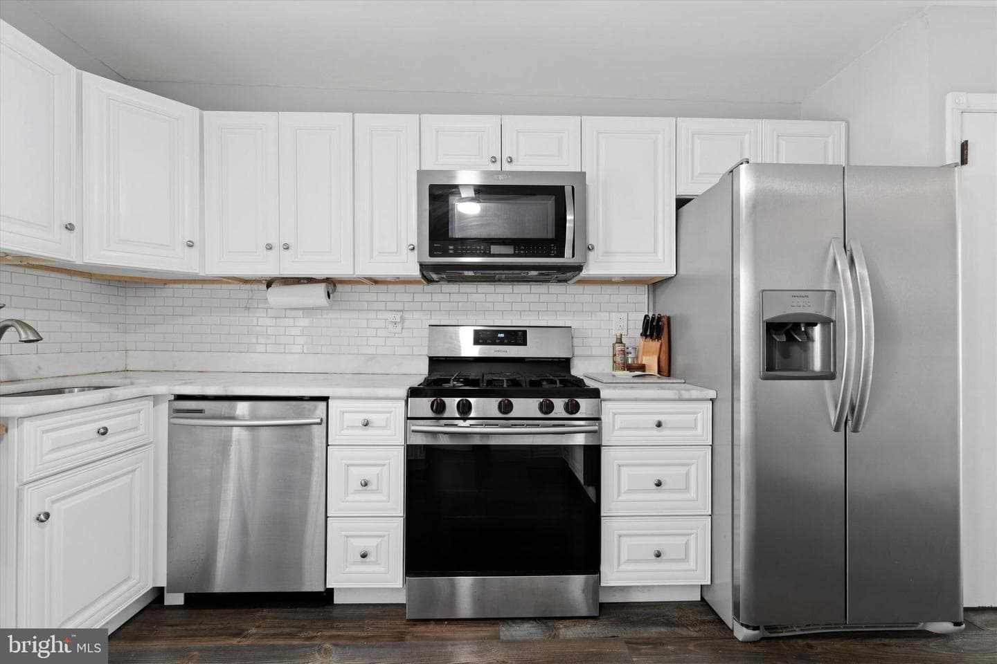 533 Titan Street photo 8
