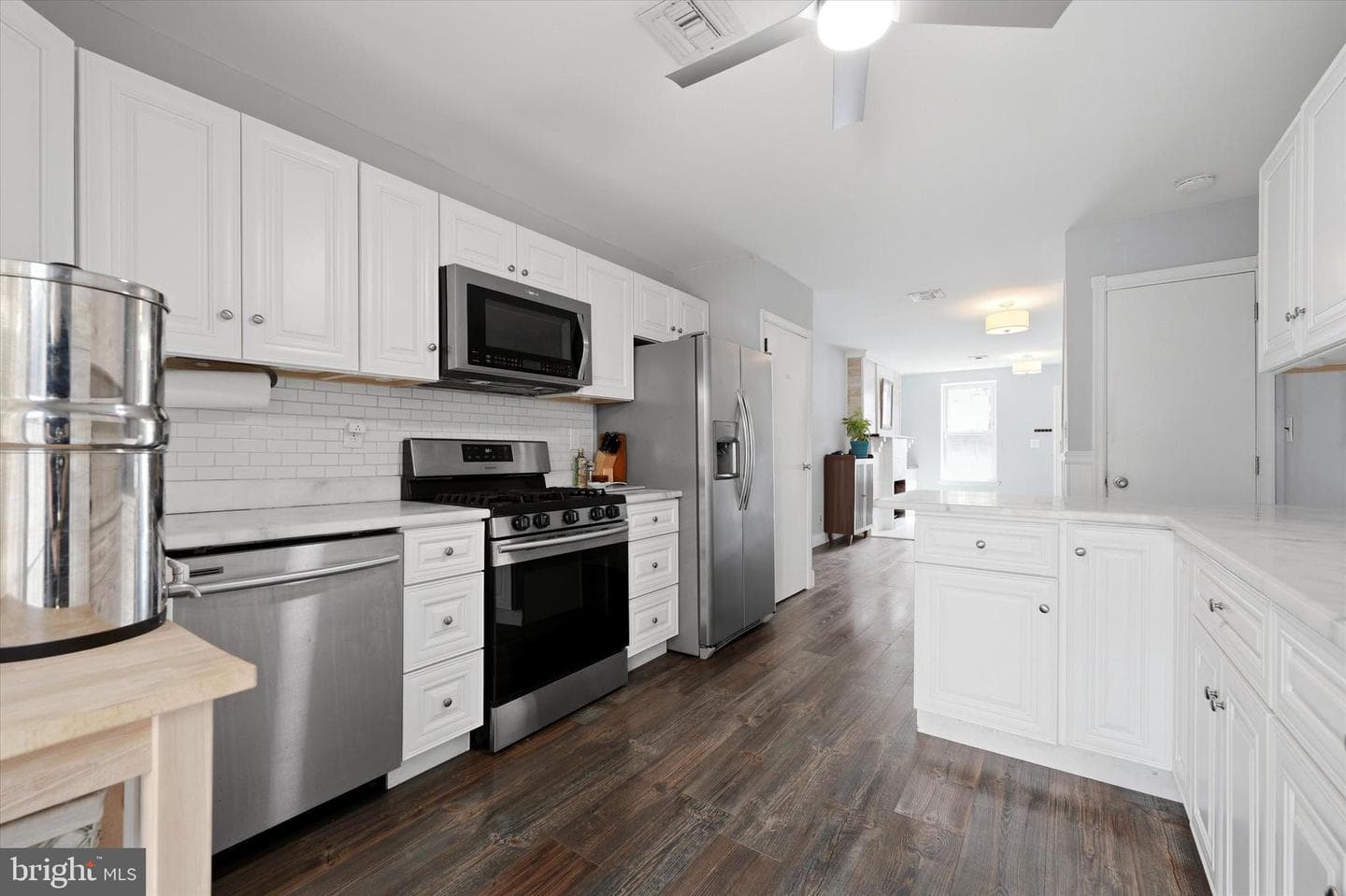 533 Titan Street photo 9