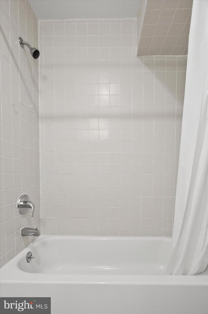 2405 Catharine Street photo 22
