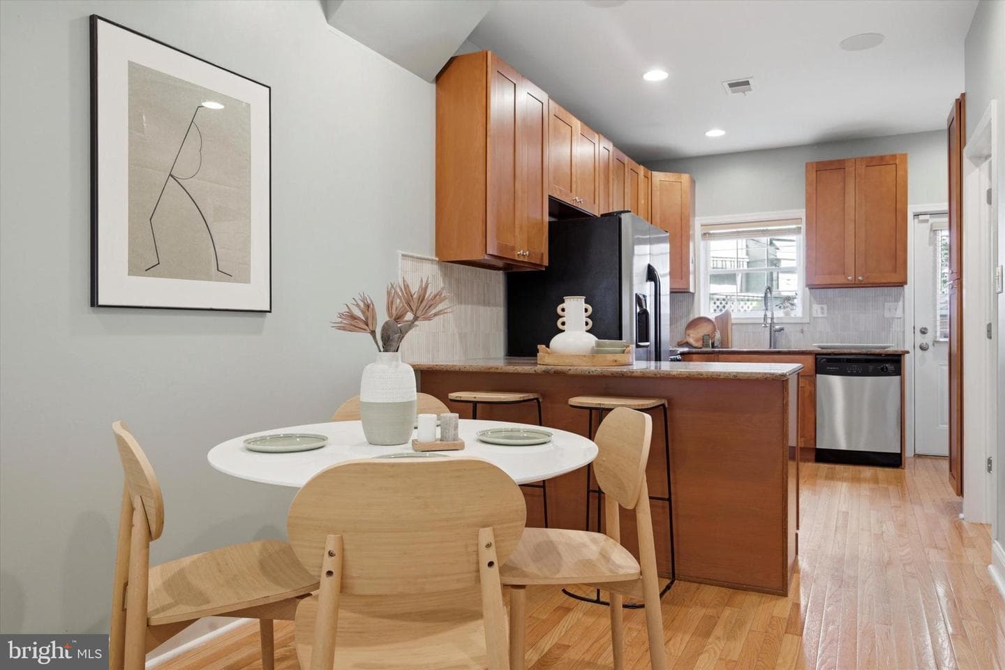 2405 Catharine Street photo 6