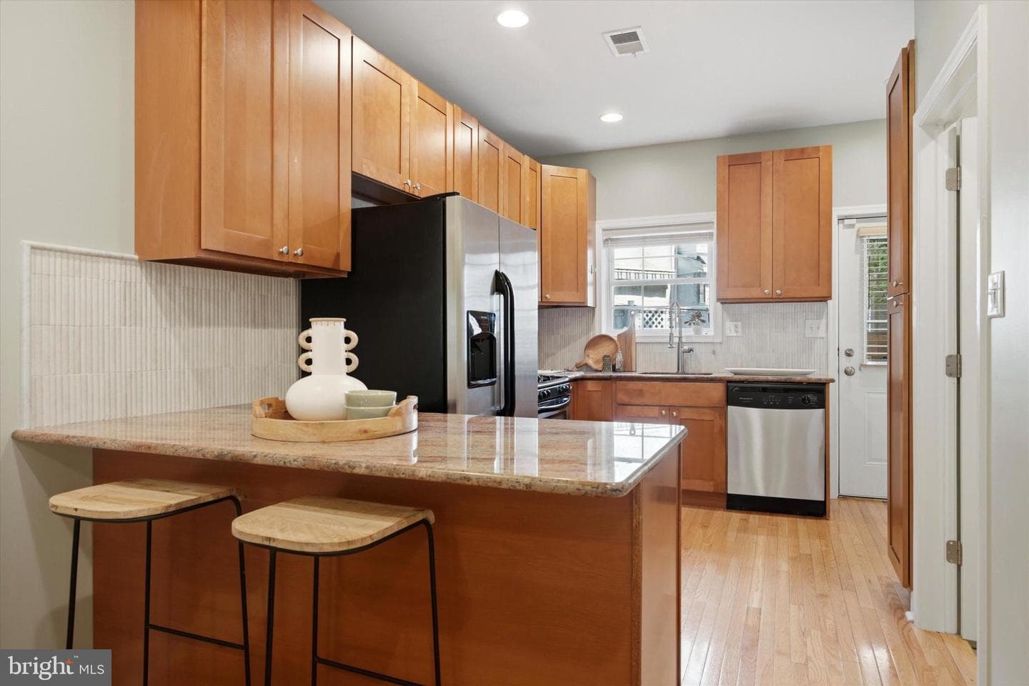 2405 Catharine Street photo 8