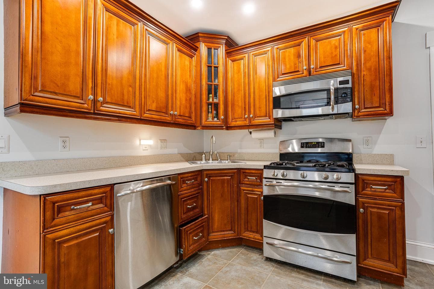 313 Gates Street photo 14