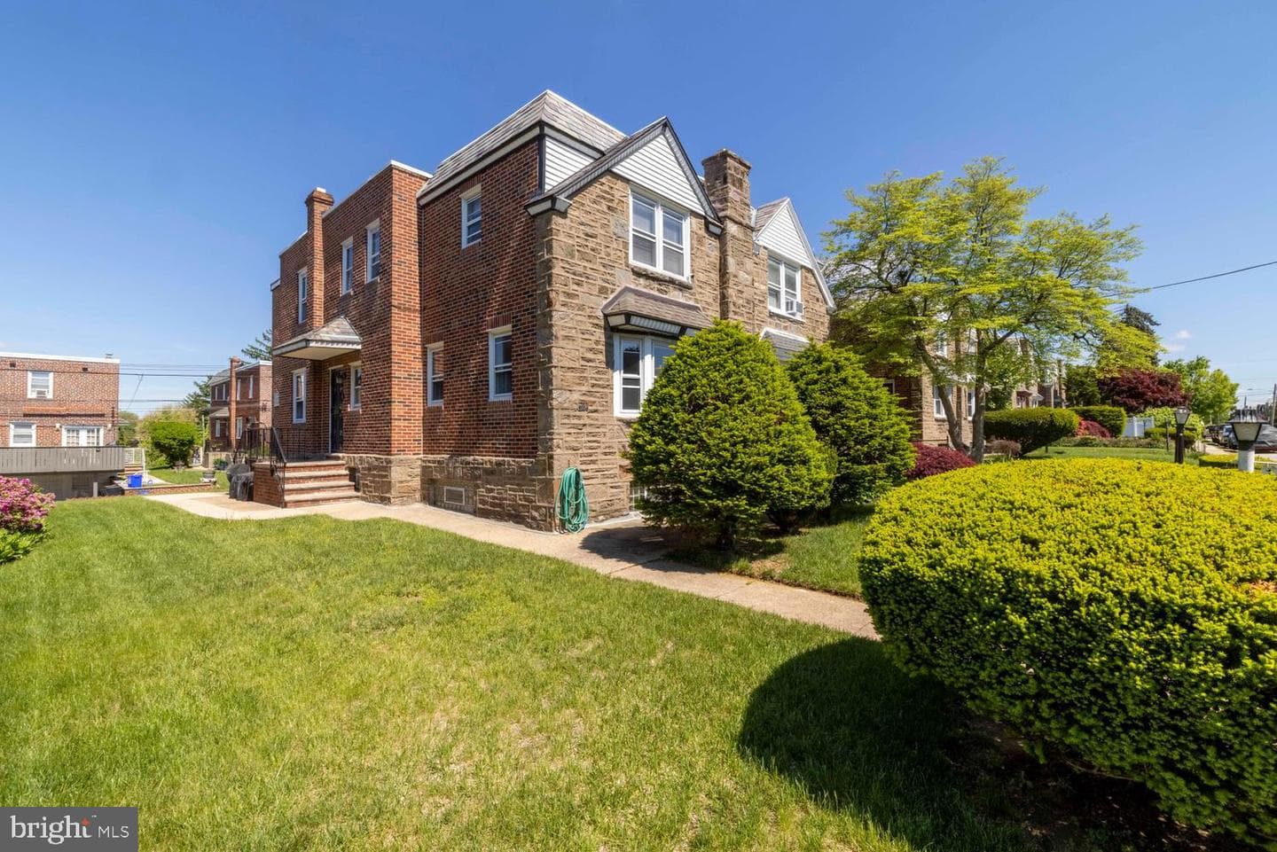 1117 E Barringer Street photo 3