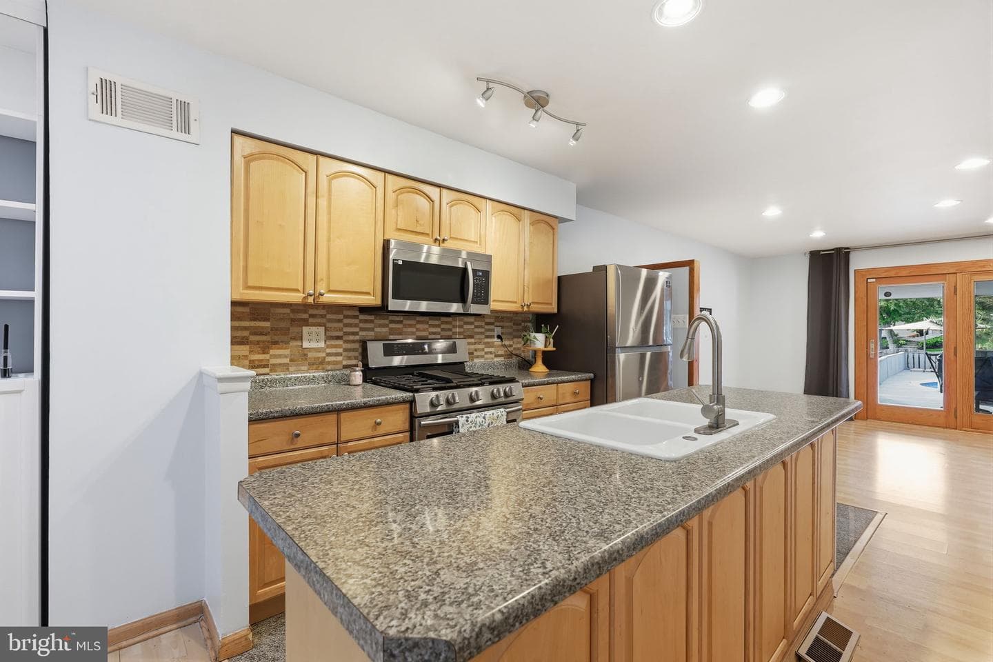 15018 Theresa Drive photo 13