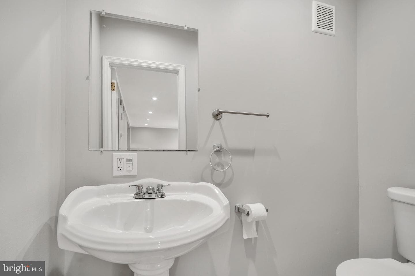 1843 Sanford Street photo 13