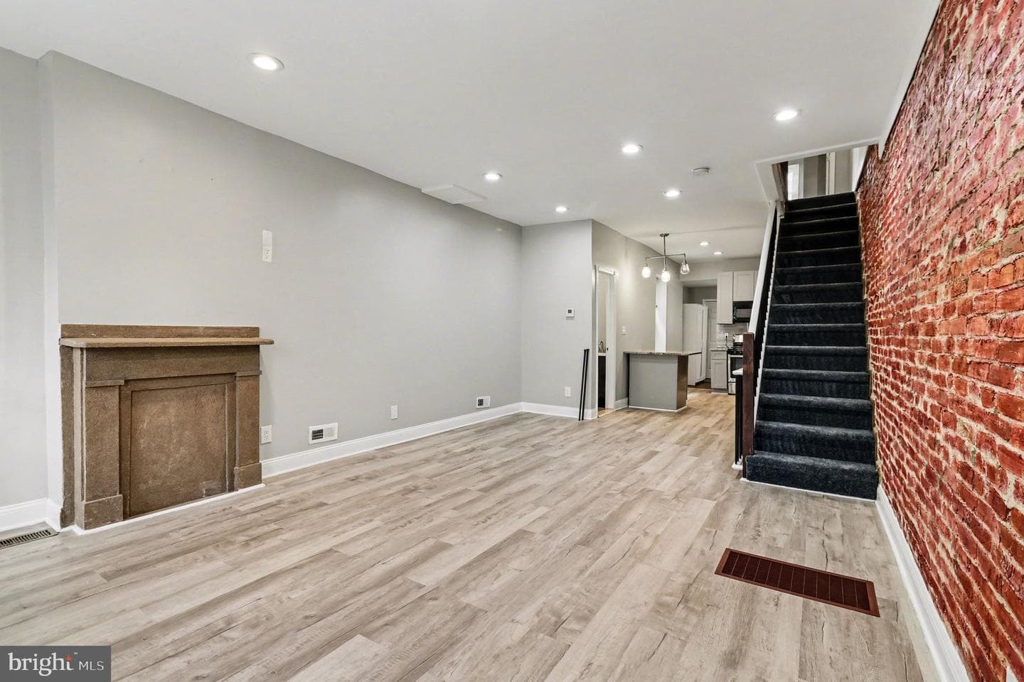 2238 Oakford Street photo 6
