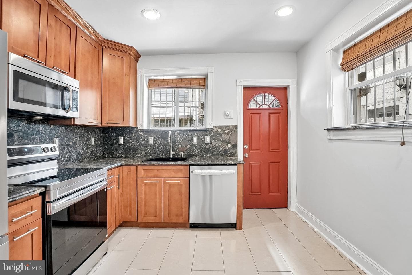 2527 S Hicks Street photo 11
