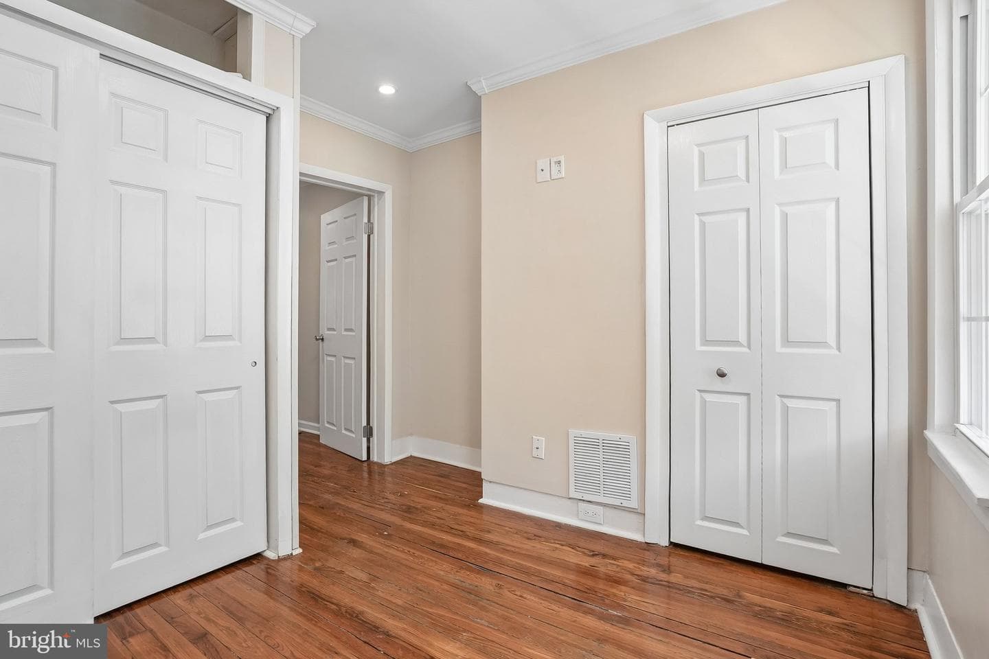 2527 S Hicks Street photo 13