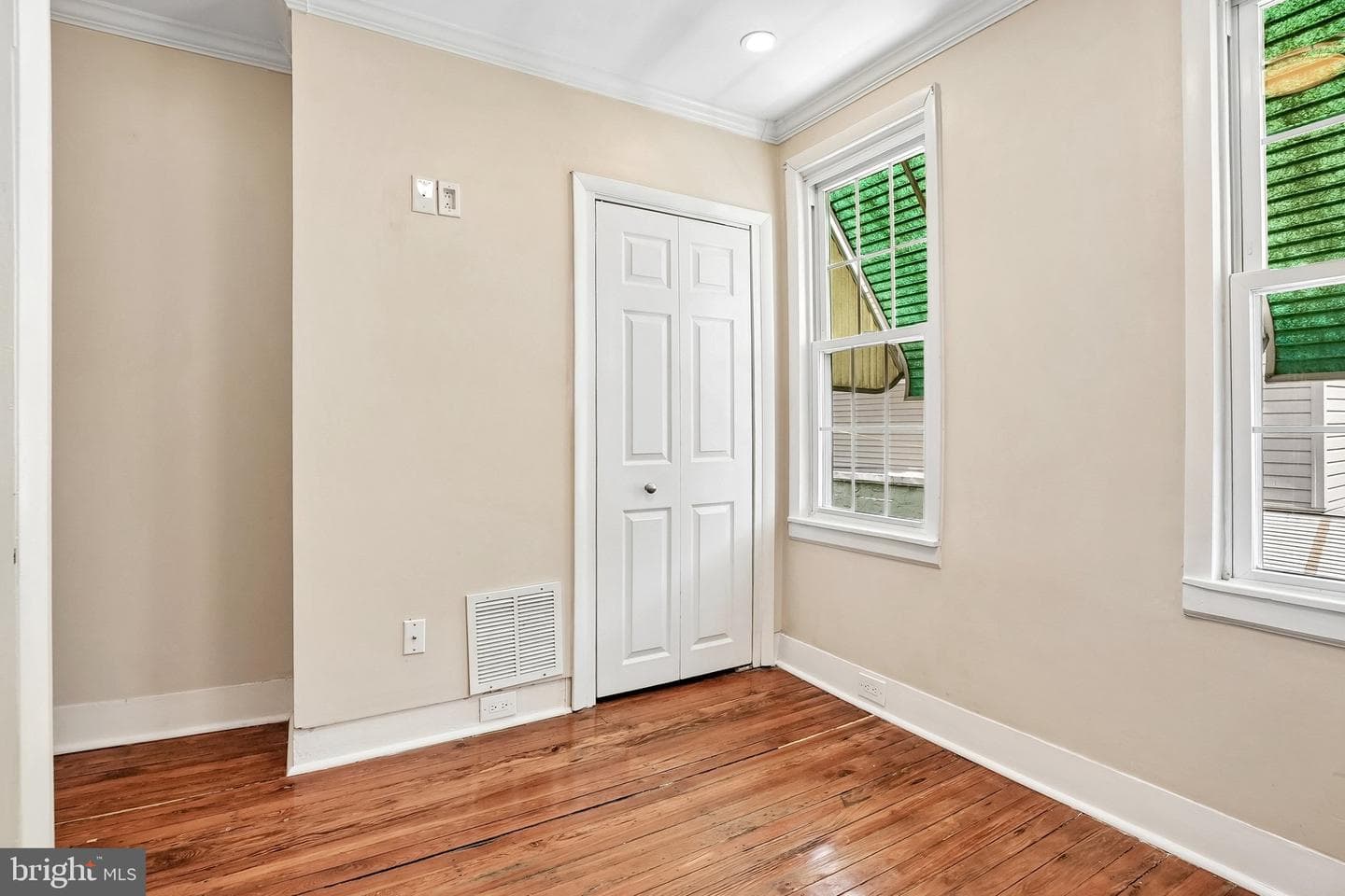 2527 S Hicks Street photo 14