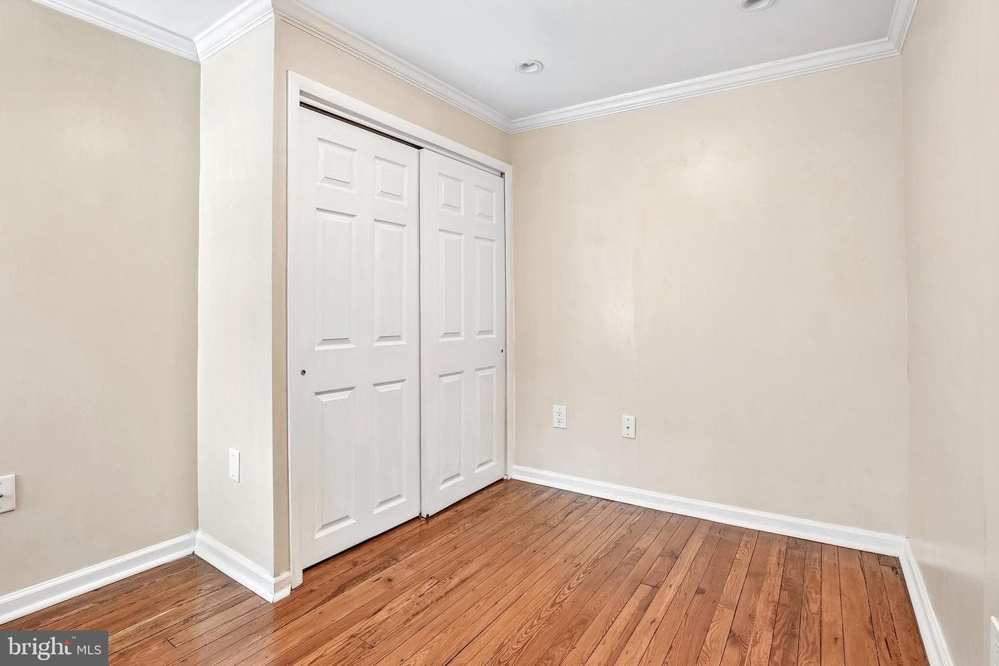 2527 S Hicks Street photo 17