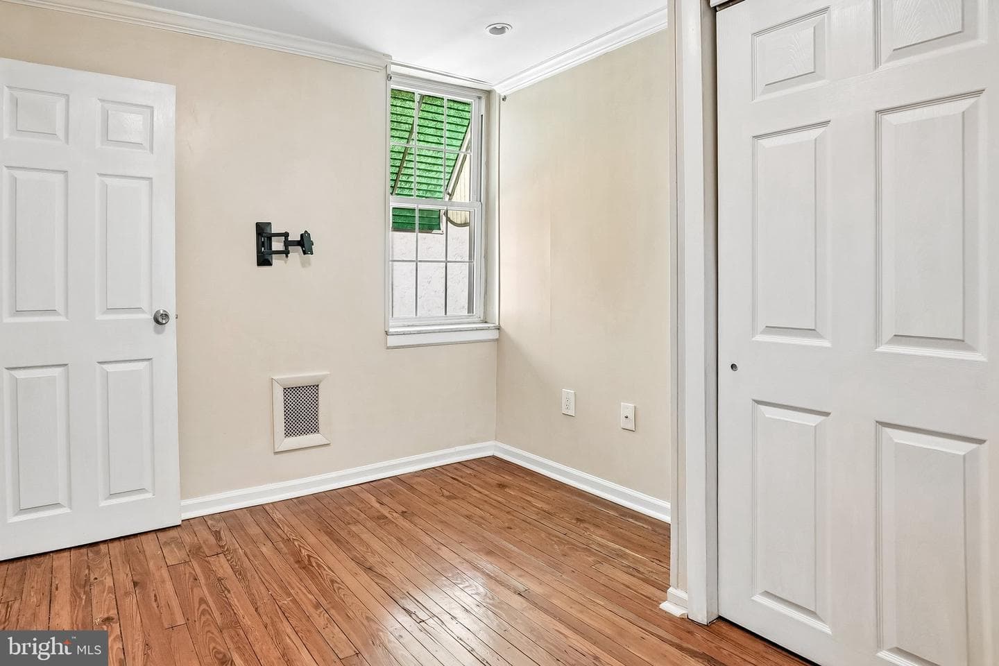 2527 S Hicks Street photo 18