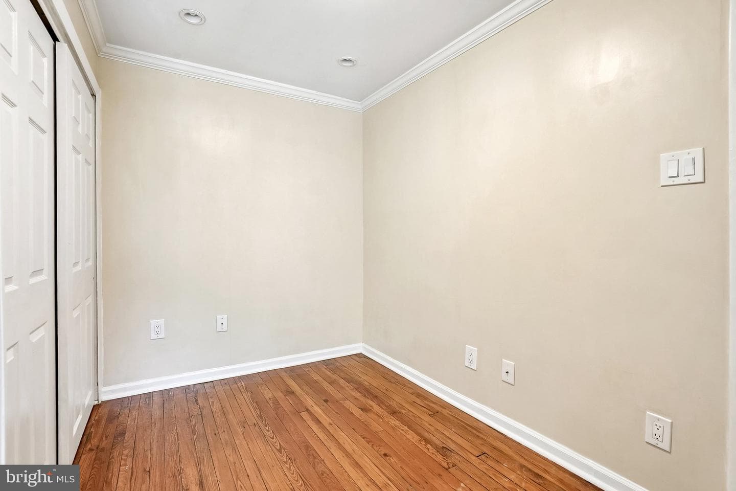 2527 S Hicks Street photo 19