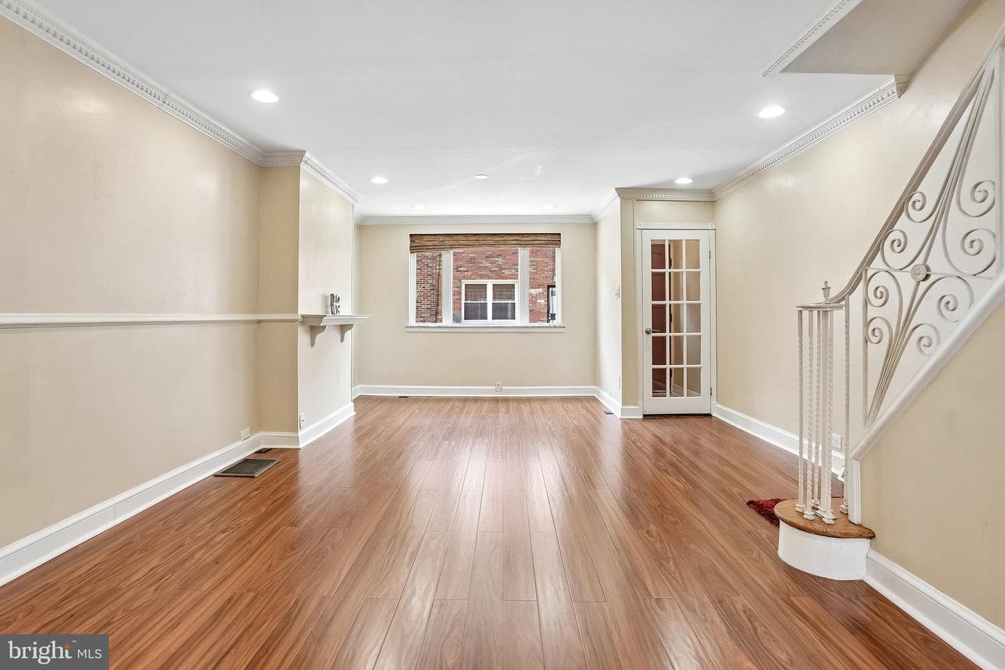 2527 S Hicks Street photo 2