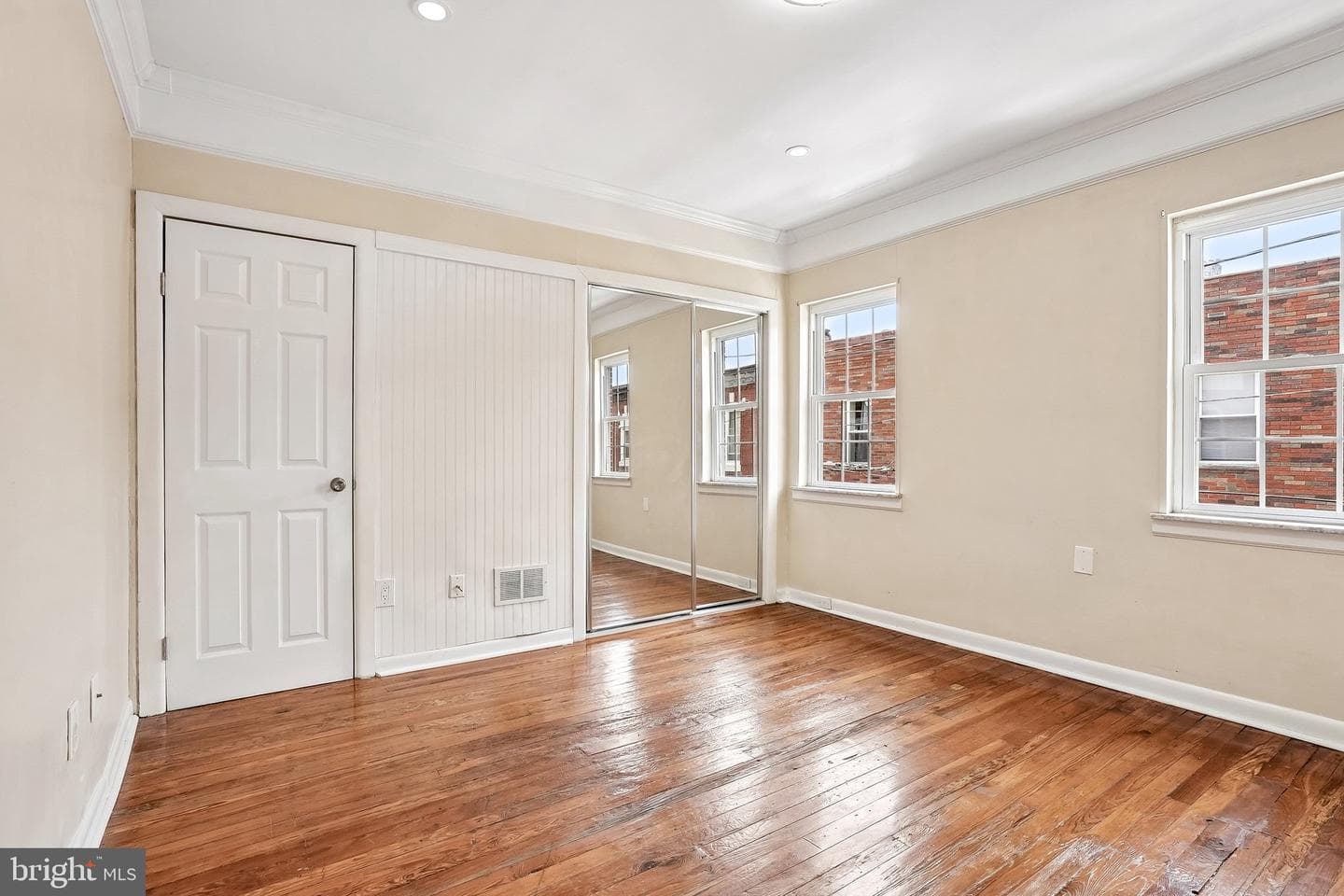 2527 S Hicks Street photo 22