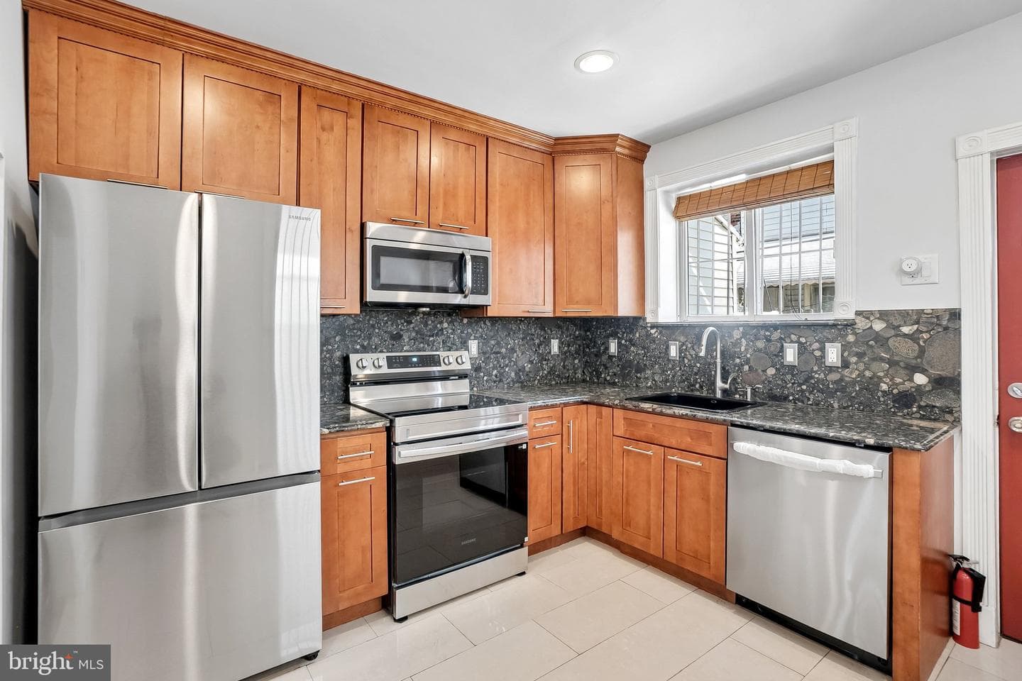 2527 S Hicks Street photo 8