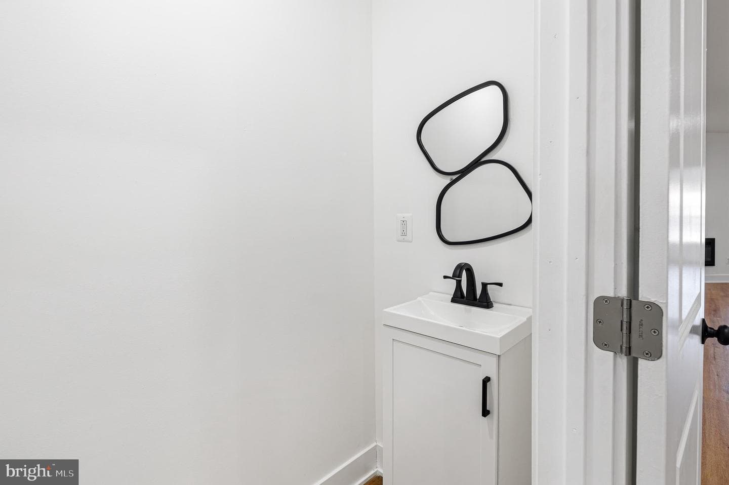 5817 Walnut Street photo 27