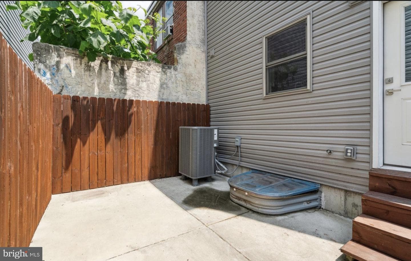 2620 Emerald Street photo 22