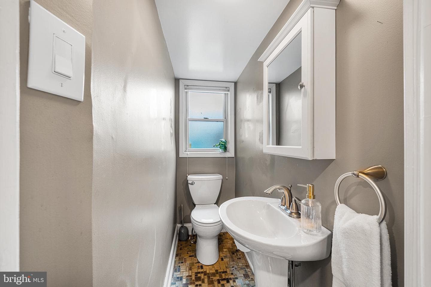 1139 Tasker Street photo 17