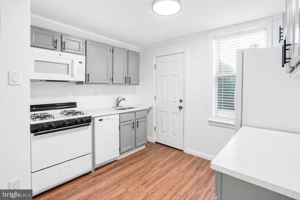 2545 S Marshall Street photo 4