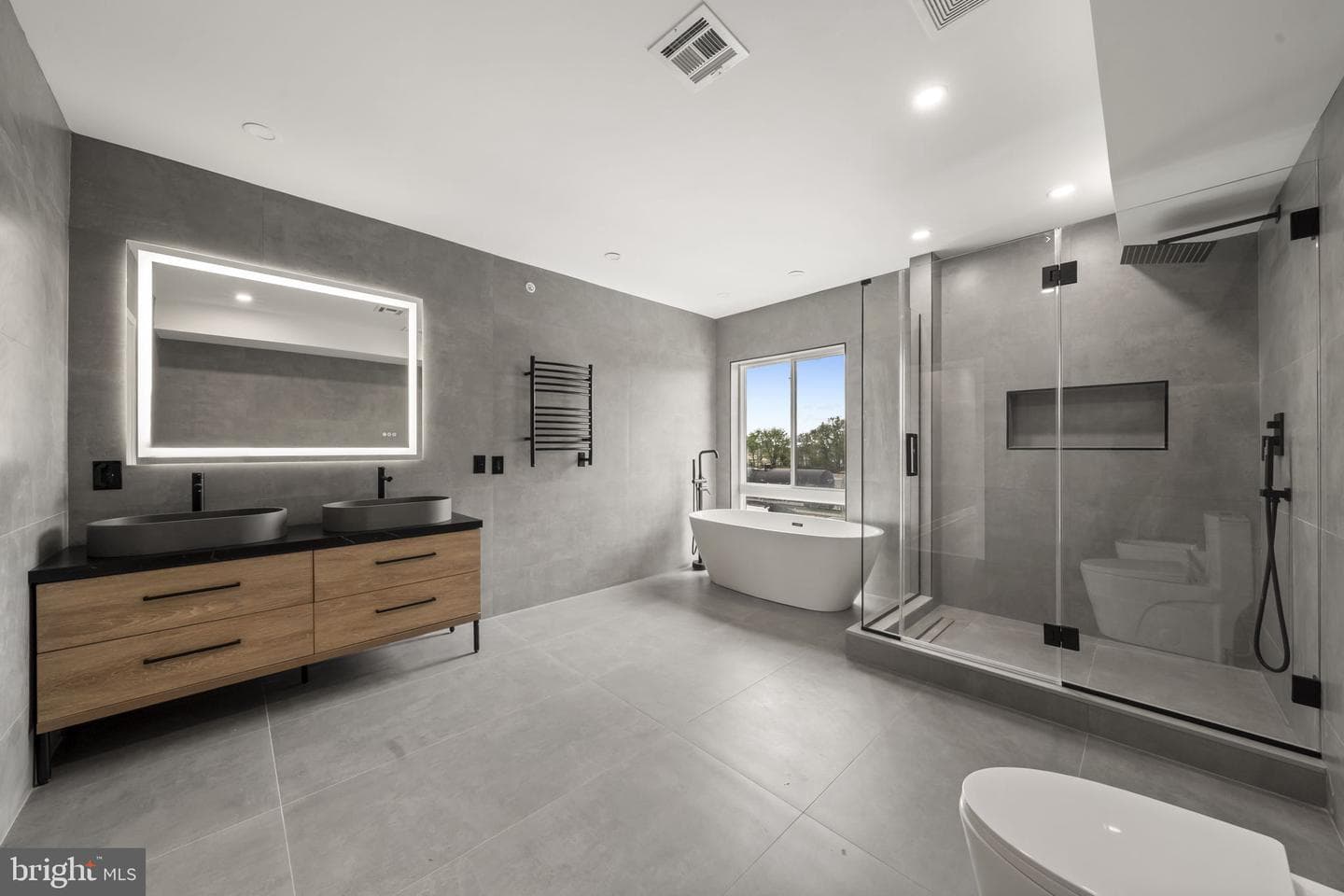 2552 E Somerset Street photo 19