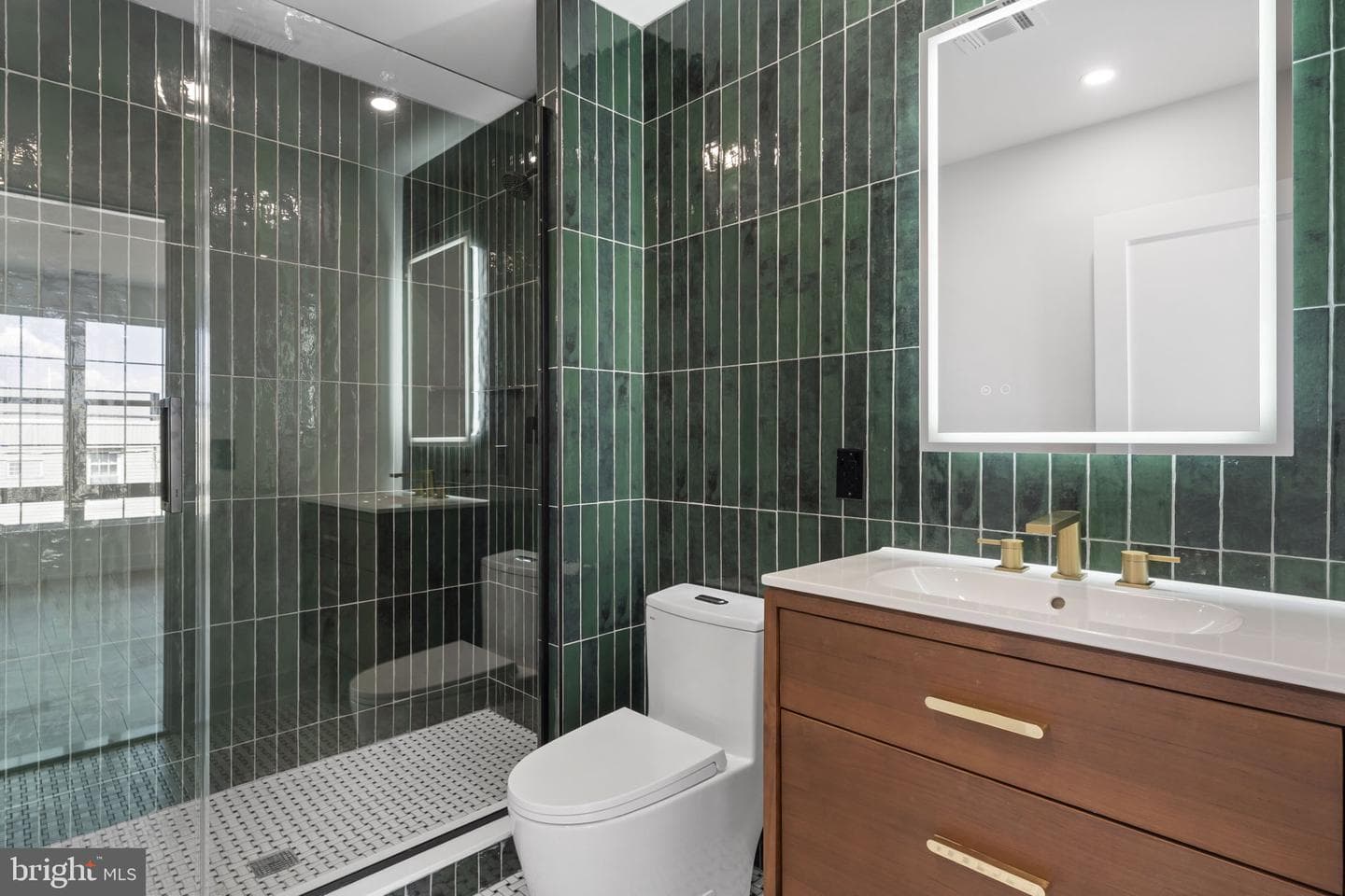 2552 E Somerset Street photo 36