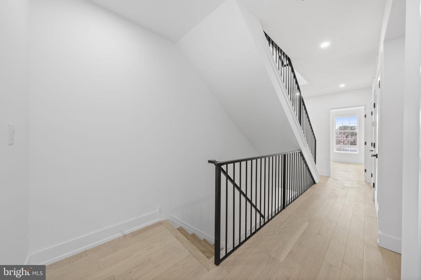 2552 E Somerset Street photo 42
