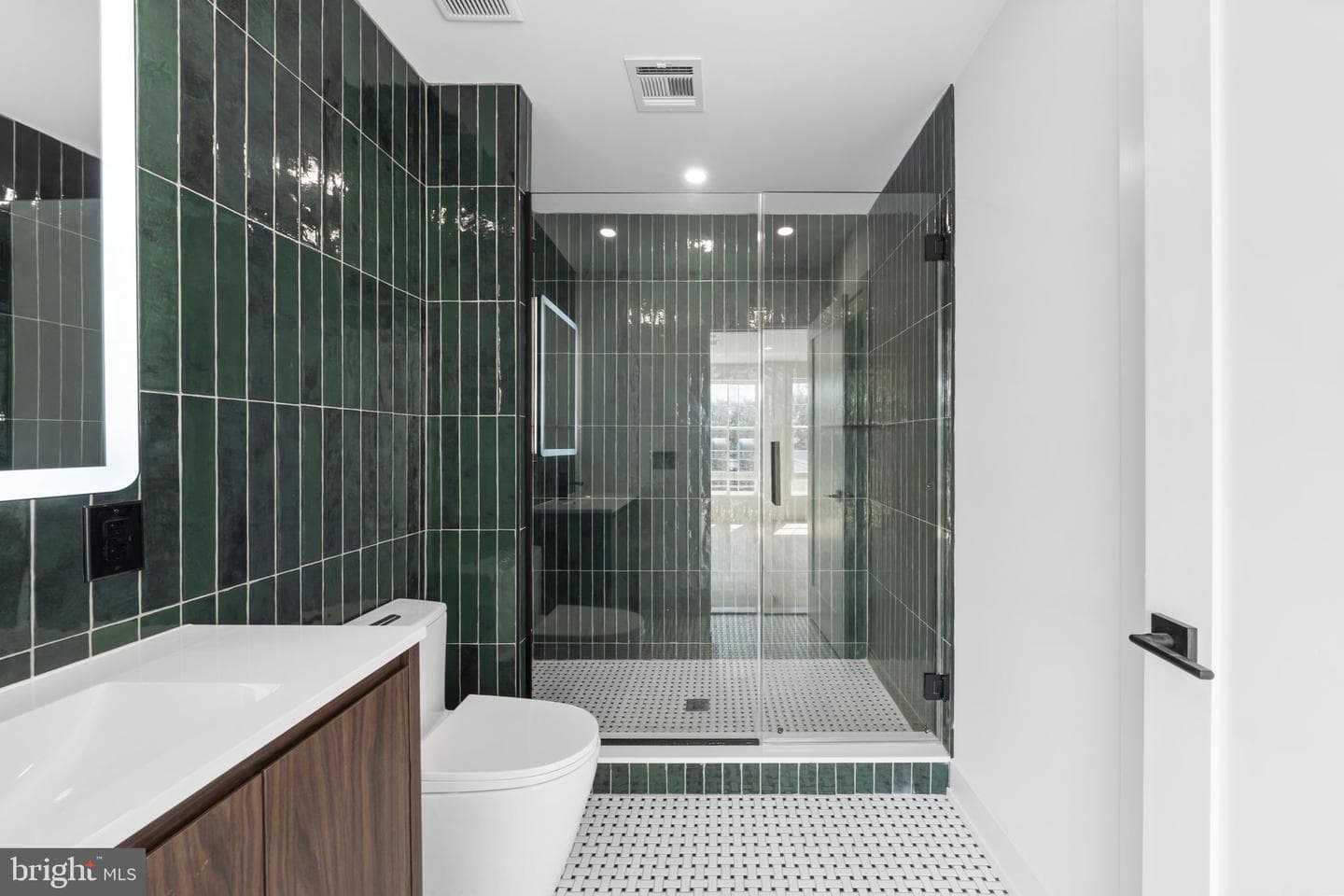 2552 E Somerset Street photo 45
