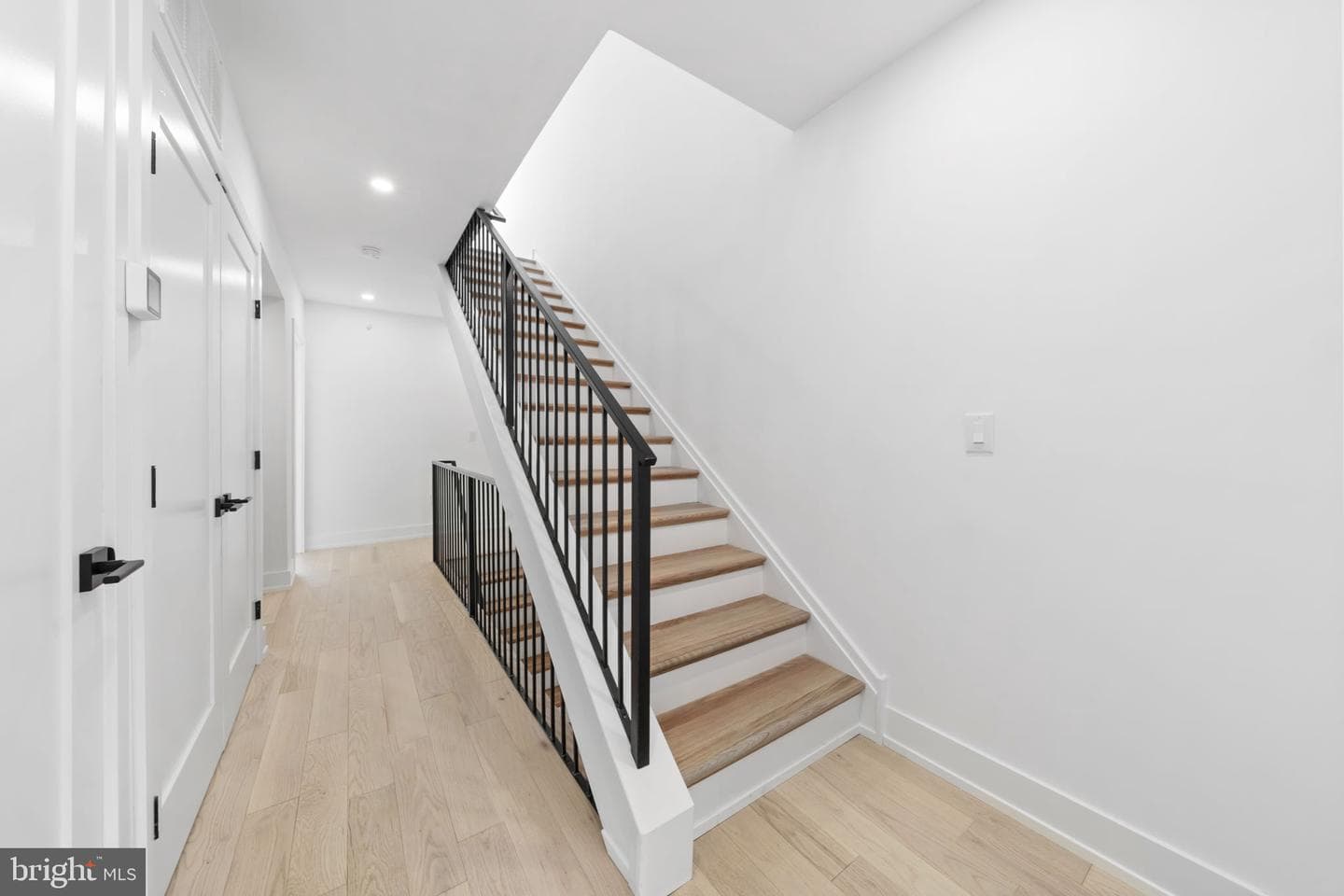 2552 E Somerset Street photo 46