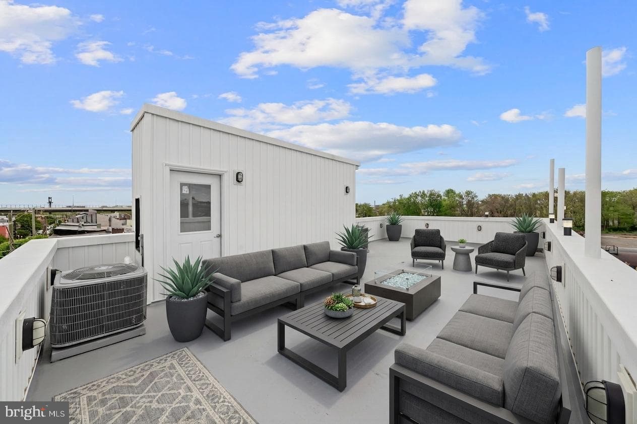 2552 E Somerset Street photo 50