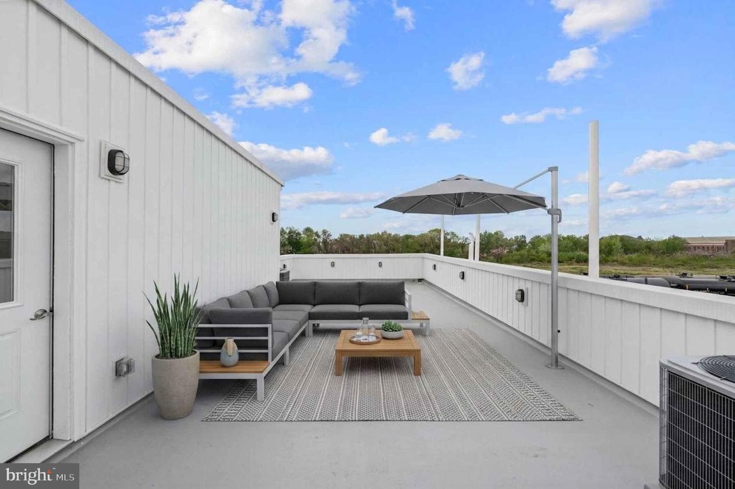 2552 E Somerset Street photo 52