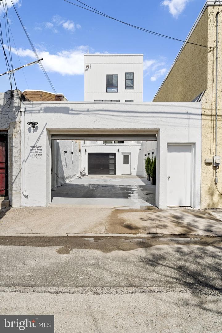 2552 E Somerset Street photo 61