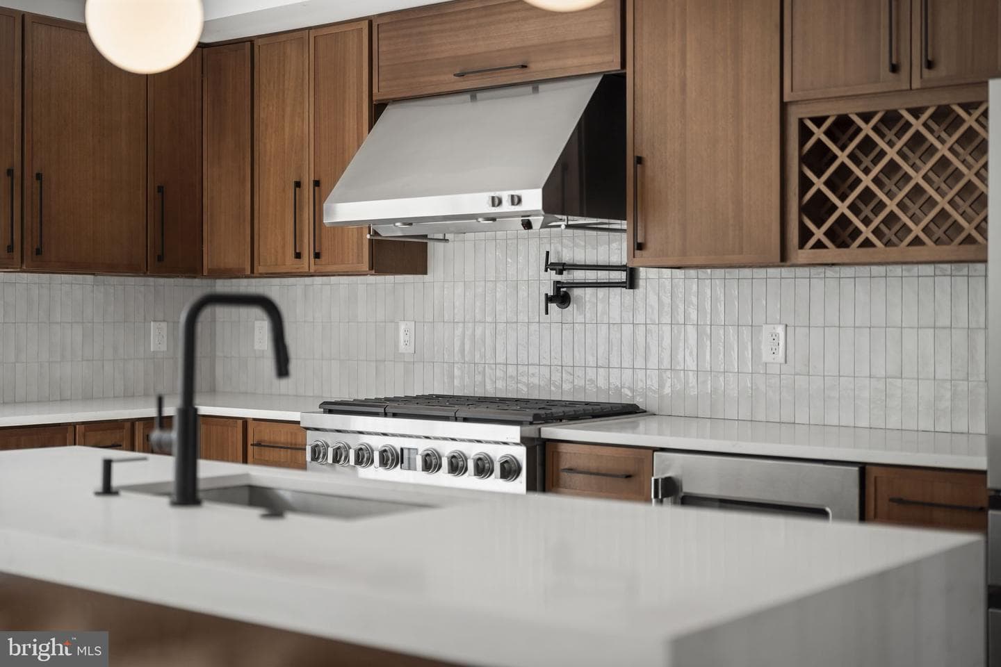 2552 E Somerset Street photo 7