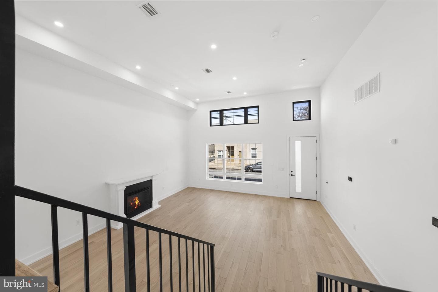 2552 E Somerset Street photo 70