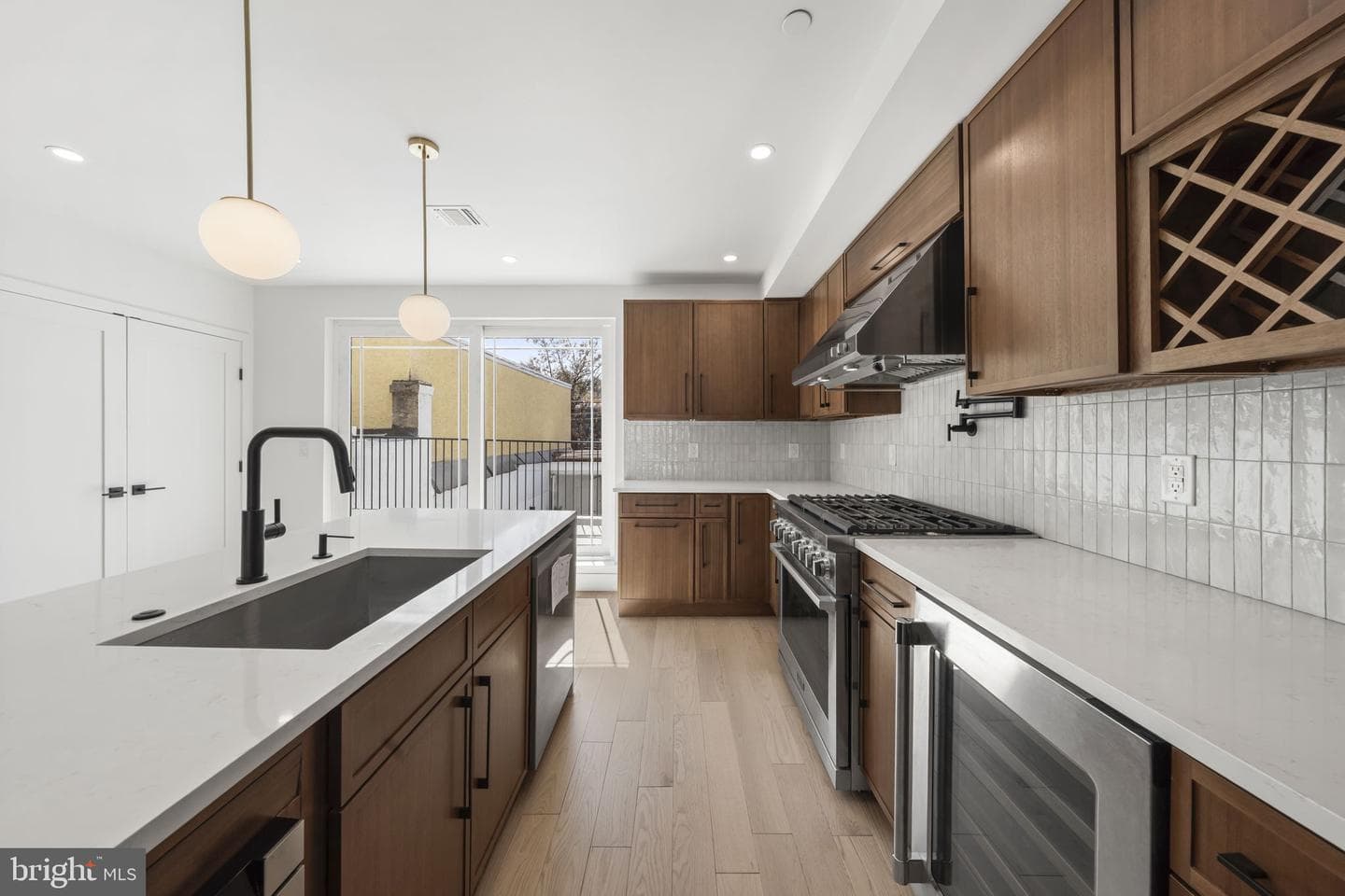 2552 E Somerset Street photo 8