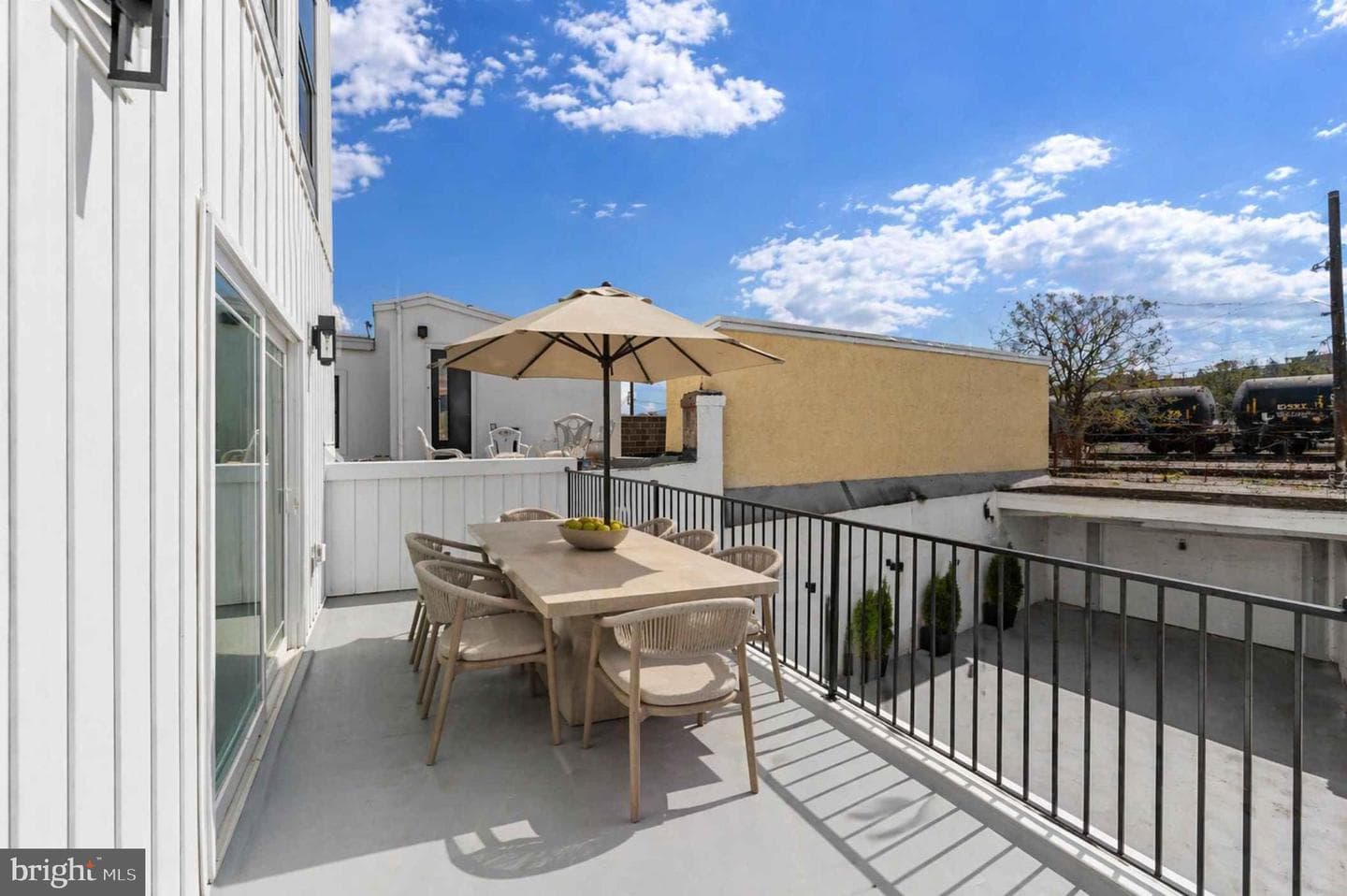 2552 E Somerset Street photo 9