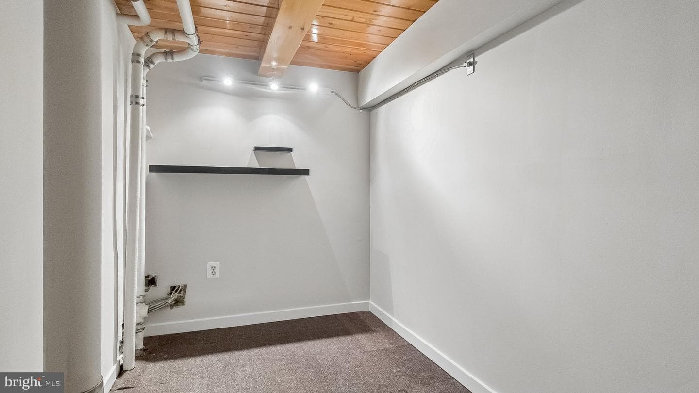 1027 Arch Street #302 photo 22