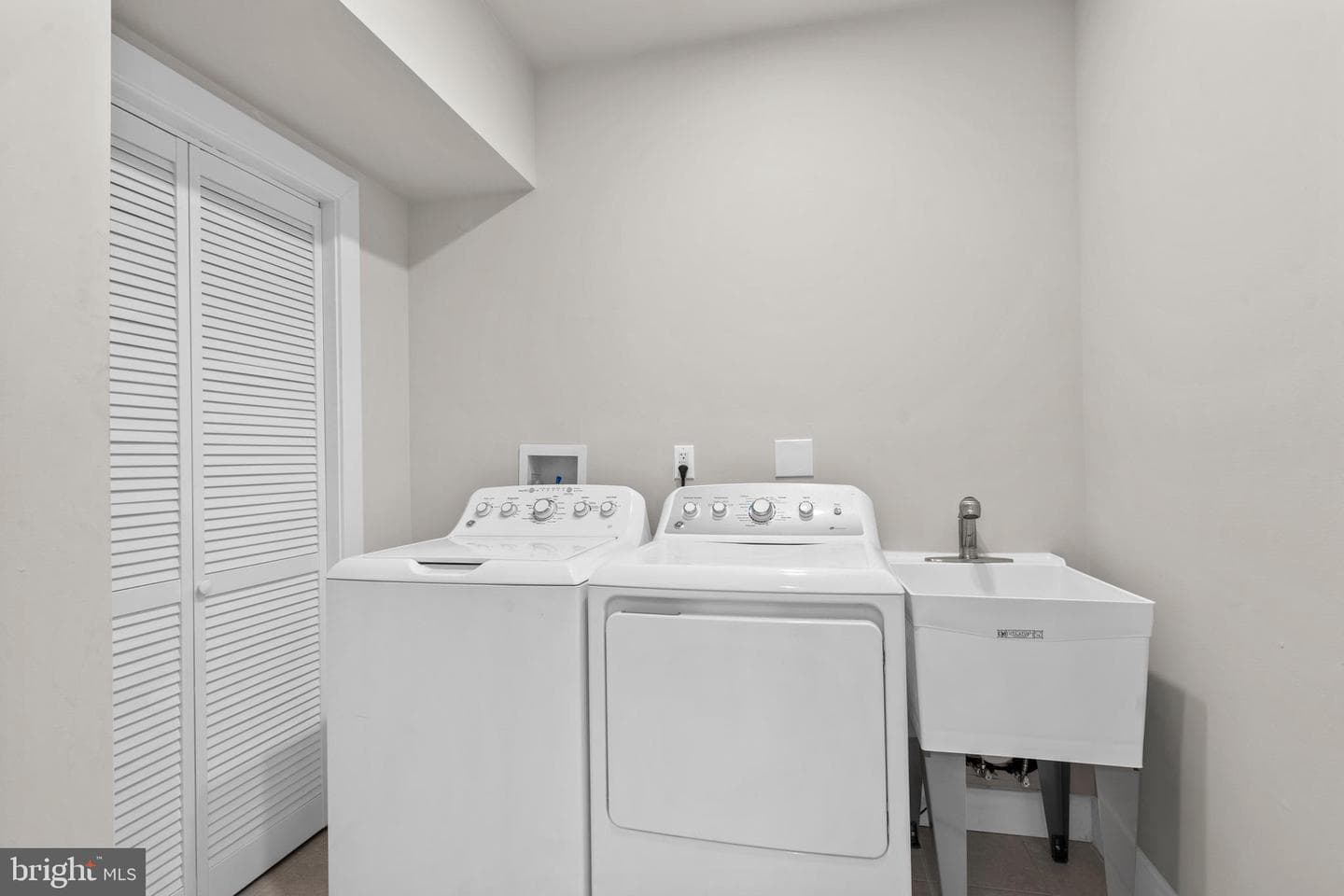 2548 Coral Street photo 32
