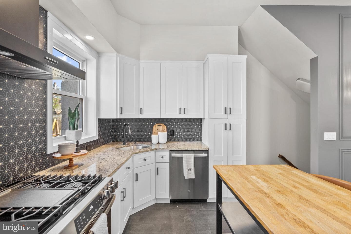 2548 Coral Street photo 9