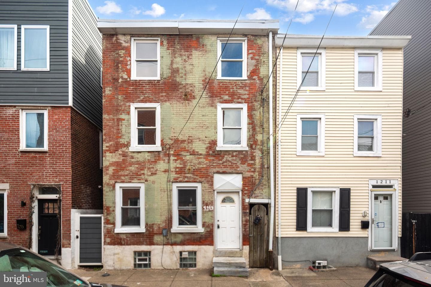 1213 E Oxford Street photo 1