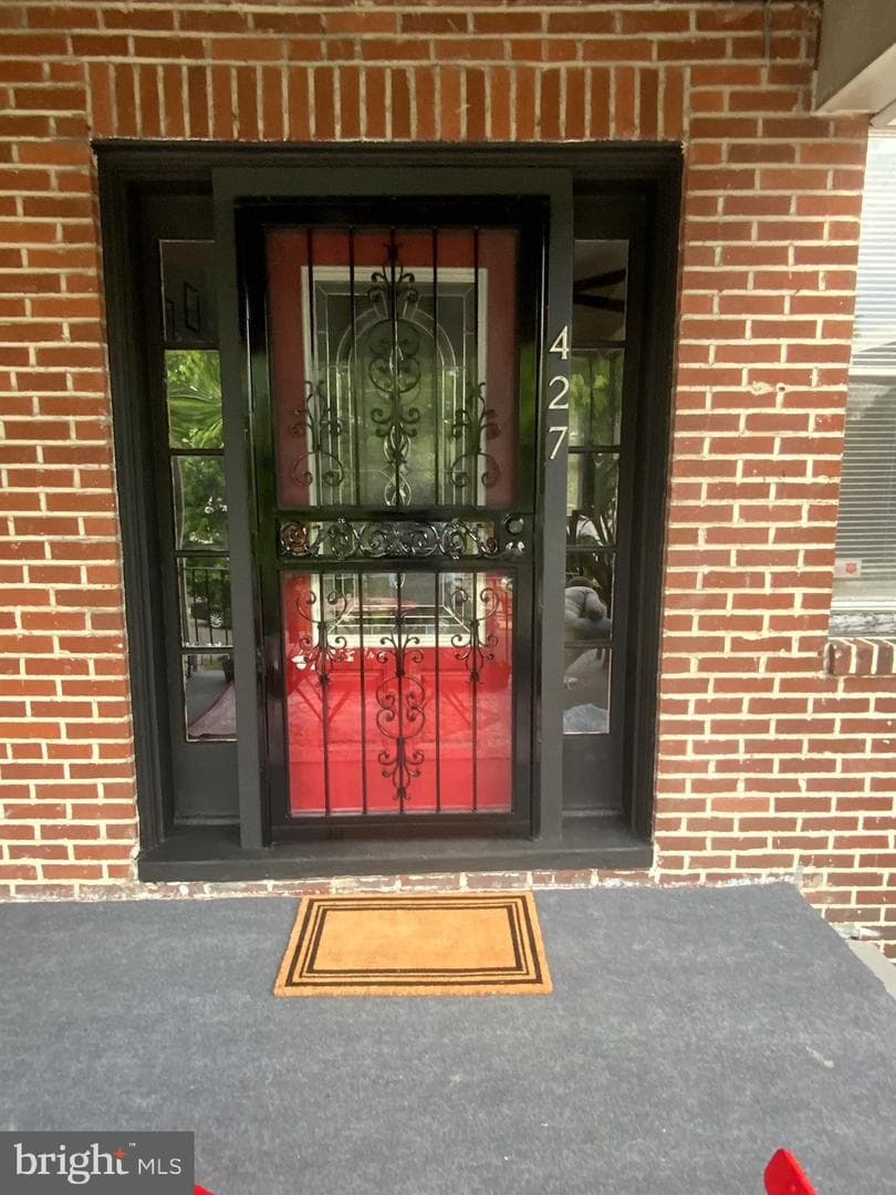427 E Sharpnack Street photo 6