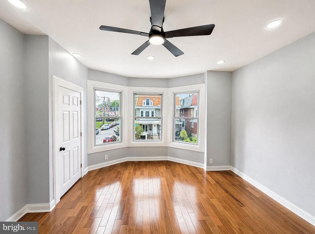 60 W Pomona Street photo 16