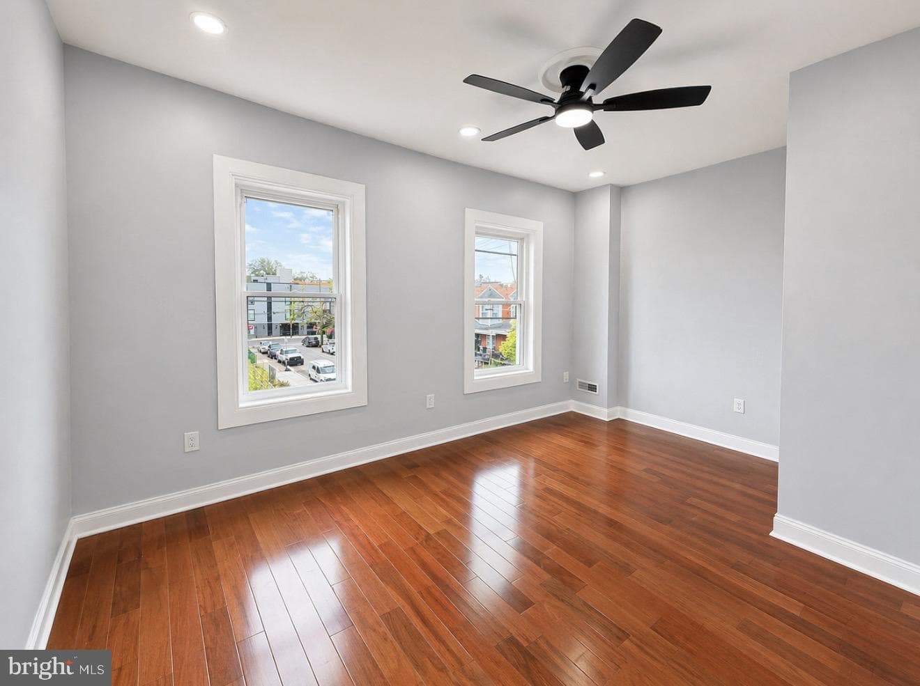 60 W Pomona Street photo 21
