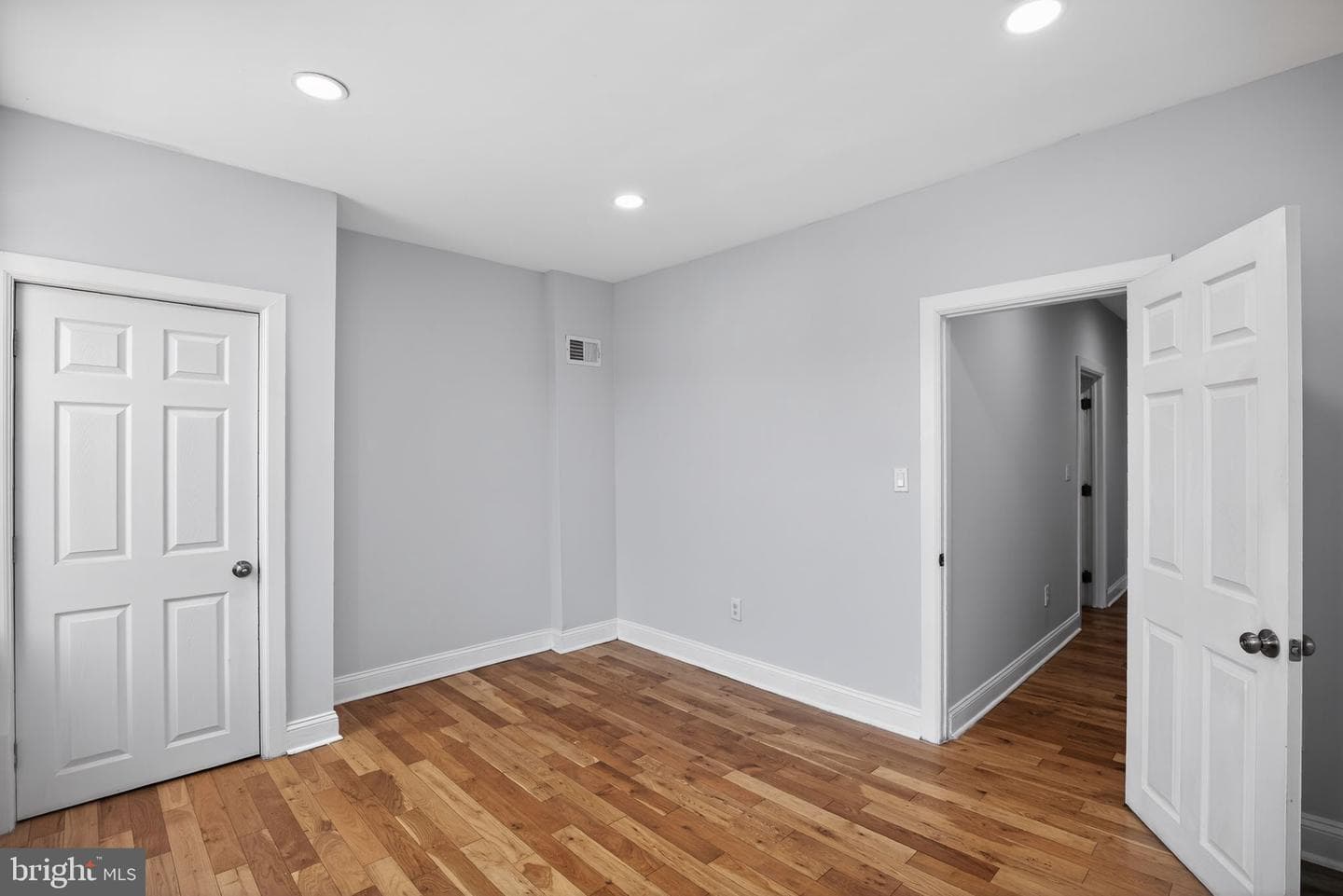 2505 S Sheridan Street photo 12