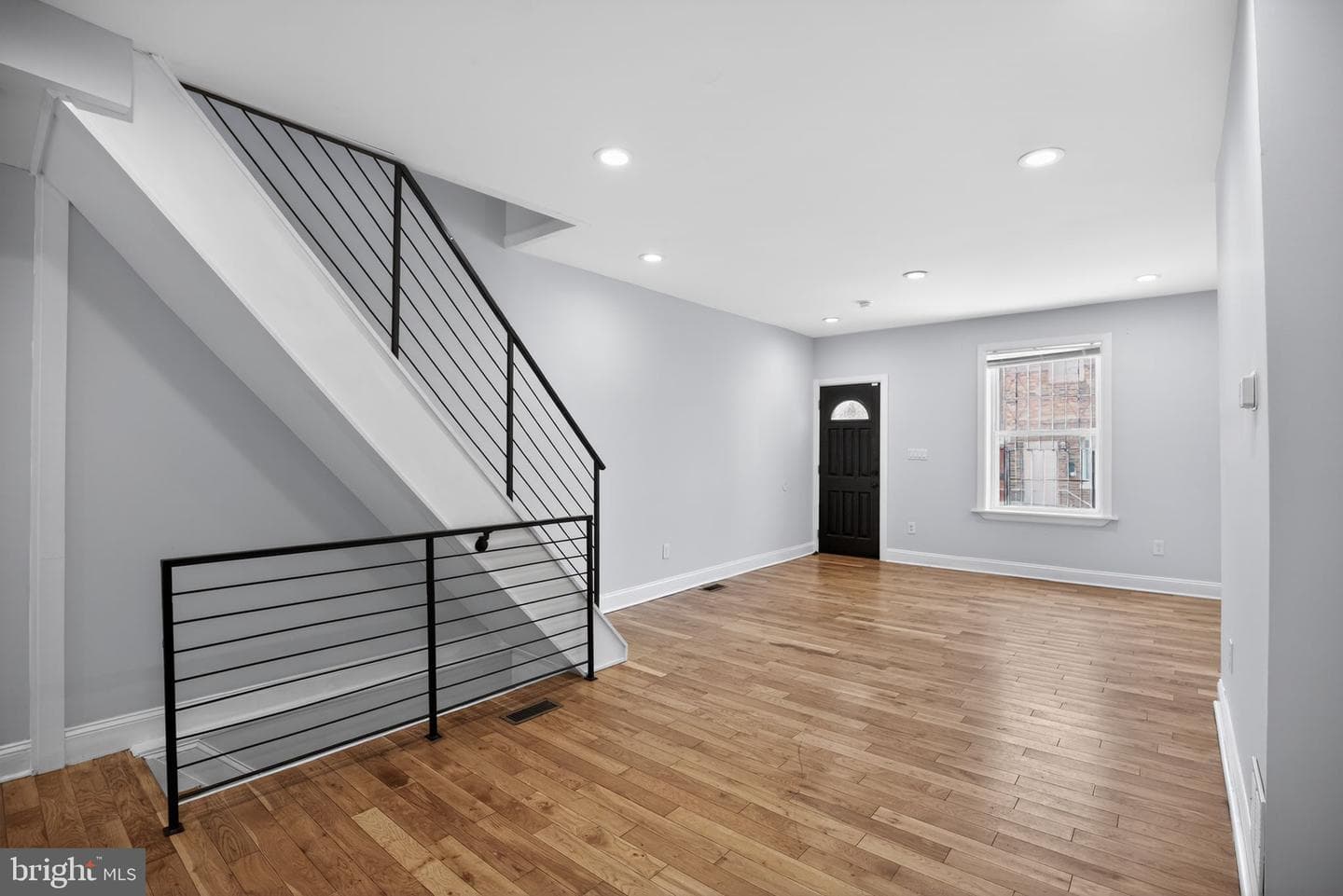 2505 S Sheridan Street photo 2