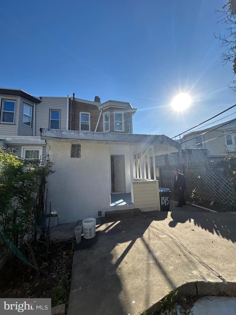 1515 Overington Street photo 27