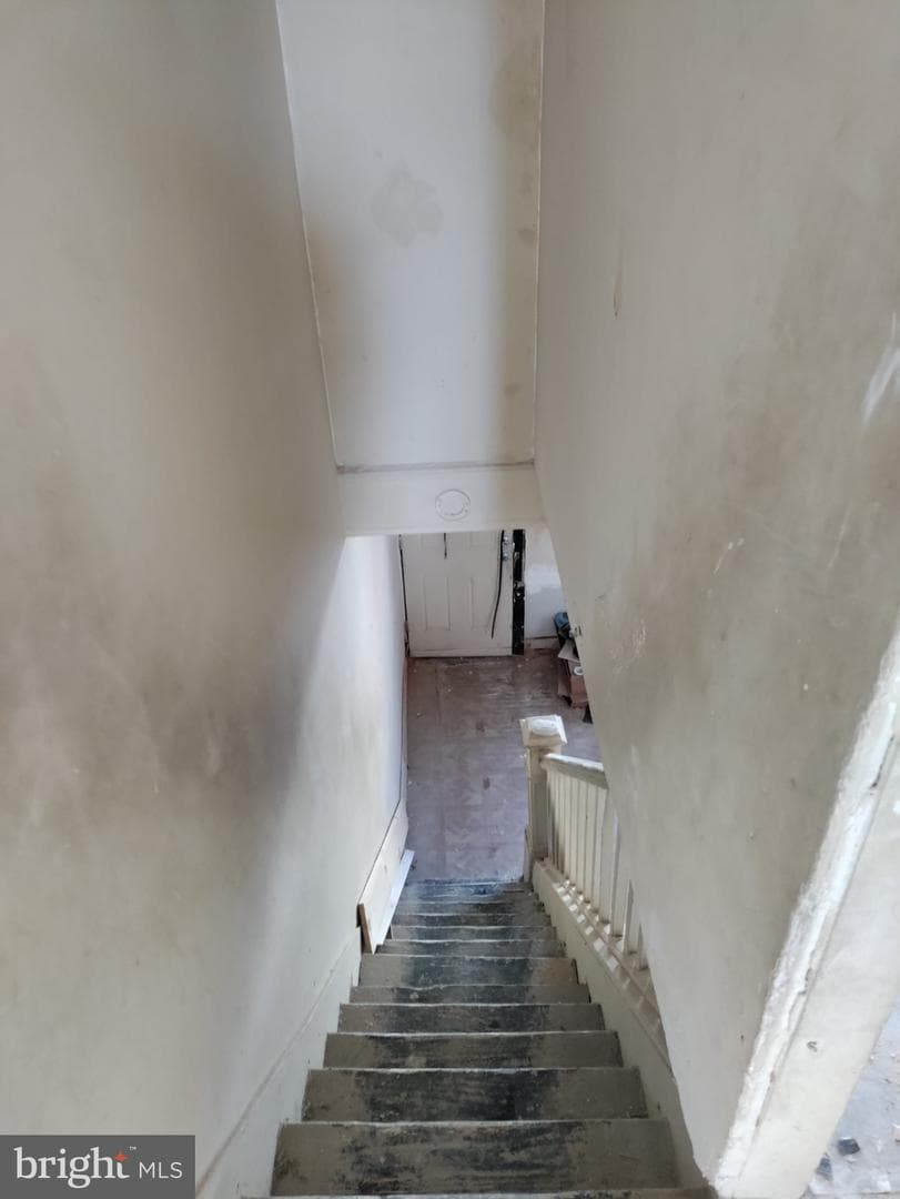 242 E Mayfield Street photo 11
