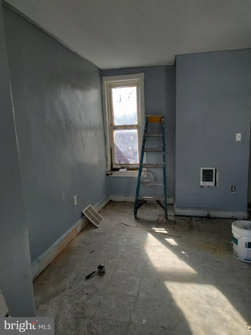242 E Mayfield Street photo 13